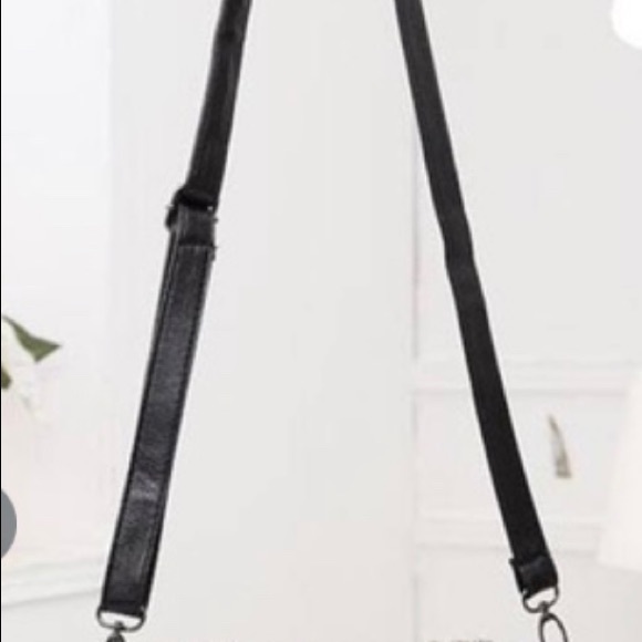 Small Rivit Skull Crossbody bag - Picture 8 of 11